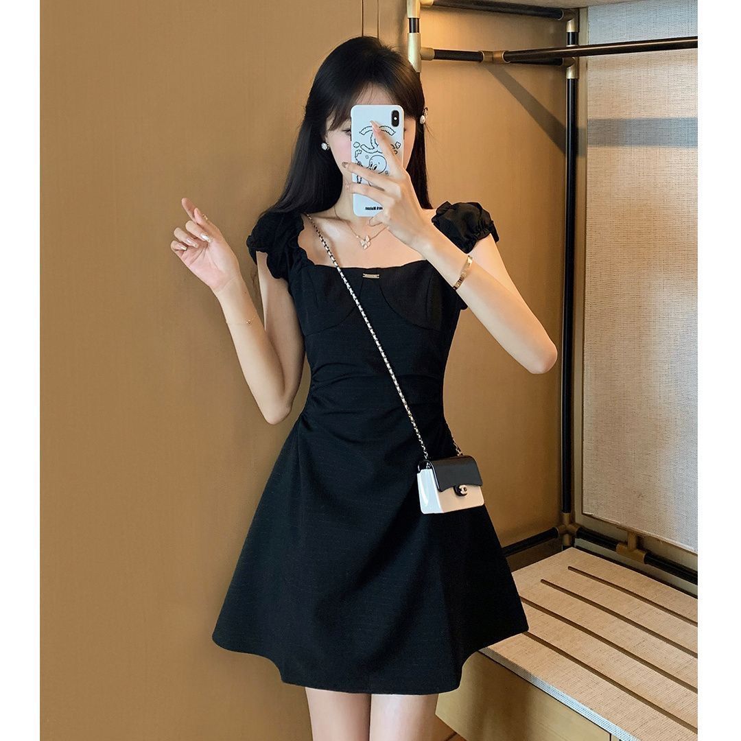 Hepburn style black dress for women in summer 2025 new French waist-closing and slim high-end square neck temperament short skirt