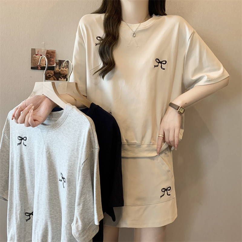 Real photo loose embroidered bow round neck short-sleeved T-shirt top + A-line high-waisted slim skirt two-piece set for women