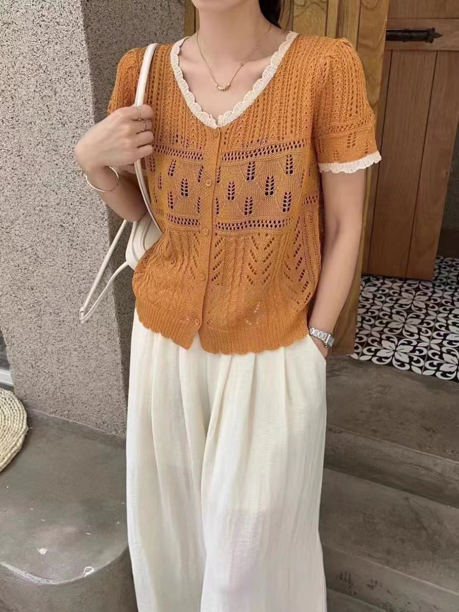 Hollow knitted short-sleeved beautiful T-shirt for women's summer thin cardigan short V-neck top age-reducing style sweet shirt