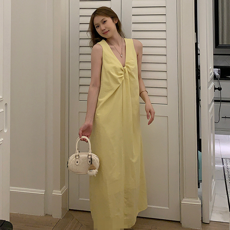 French design V-neck temperament kink dress for women in summer new loose slim sleeveless vest mid-length skirt