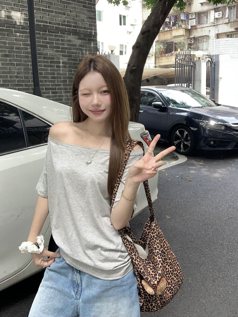 Real shot of loose shoulders solid color pullover short-sleeved T-shirt for women in summer