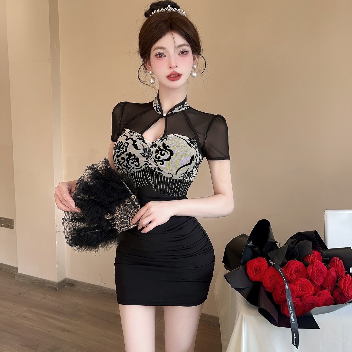 Real-life sexy mesh splicing and hip-packing short base dress