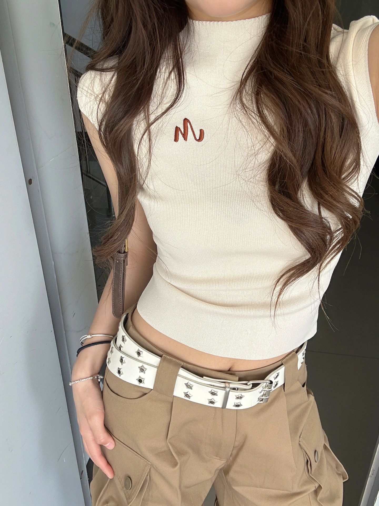 Letter embroidered beige shoulder T-shirt short-sleeved women's summer half-high neck knitted short slim bodywear