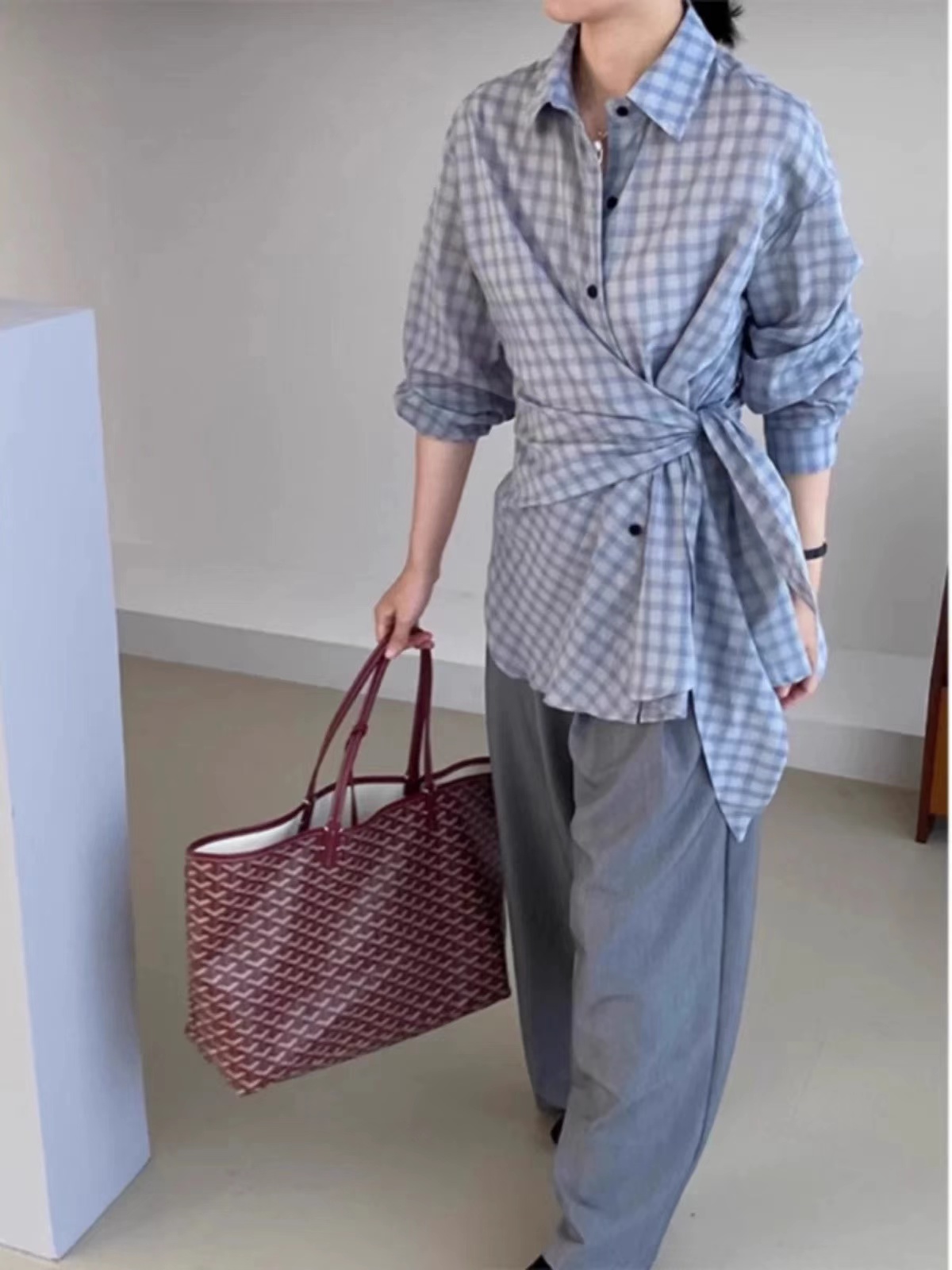 Korean simple blue plaid long-sleeved shirt for women in early autumn new design with unique waist-hugging irregular lace-up shirt