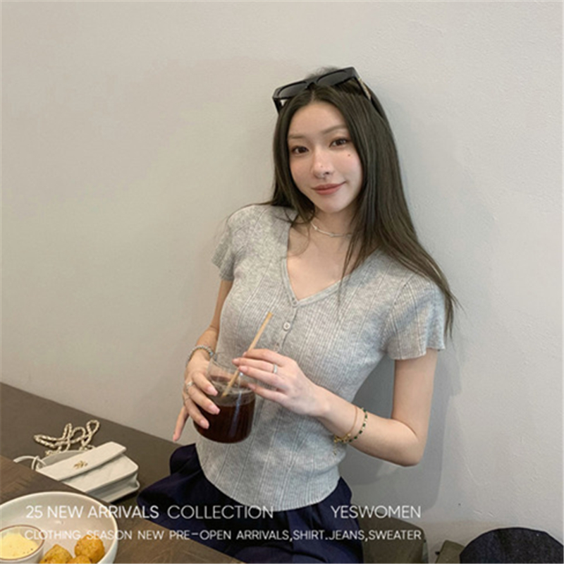 Xiaoyi Customized Sweet Bei milk jelly Summer New Shell Sleeve V-neck Slim waist-hugging slim top Short-sleeved T-shirt for women