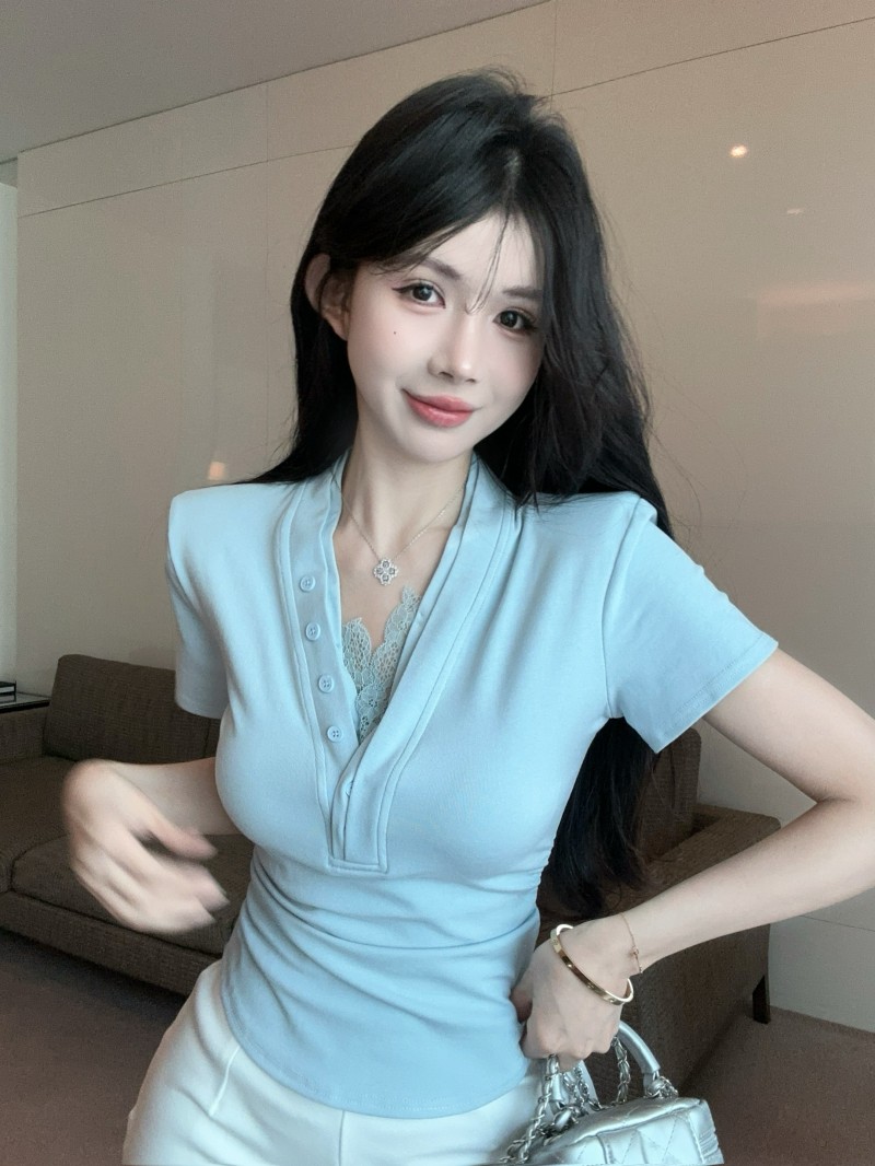 Real shot!  !  V-neck short-sleeved shoulder pad top lace splicing to make you look slim and pure T-shirt
