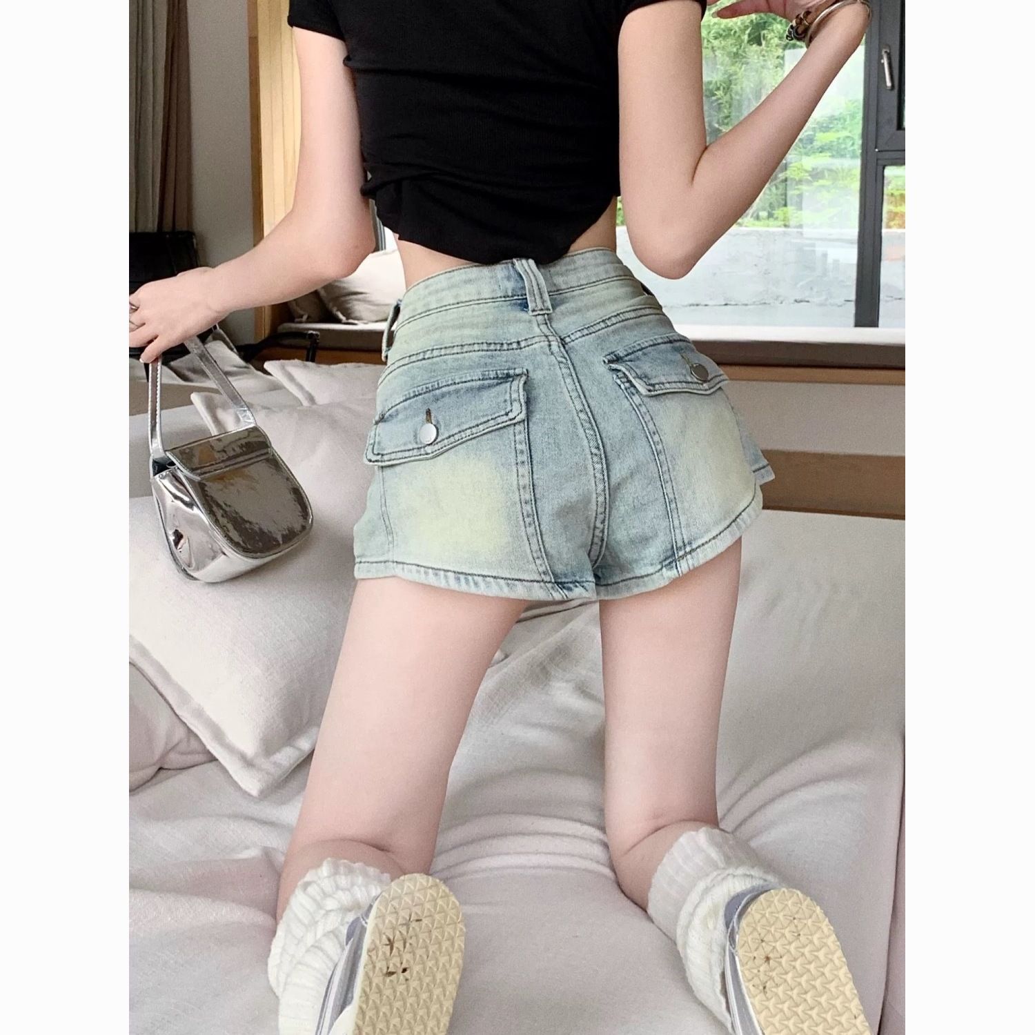 American retro hot girl tight denim shorts for women in spring new high-waist slim niche design trousers hot pants