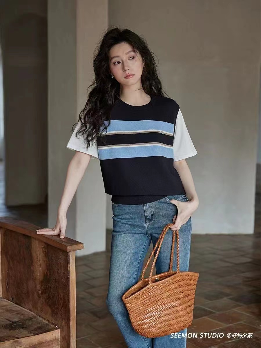 Ximeng 2025 new spring Korean short temperament top with small and unique design sense fake two-piece sweater for women