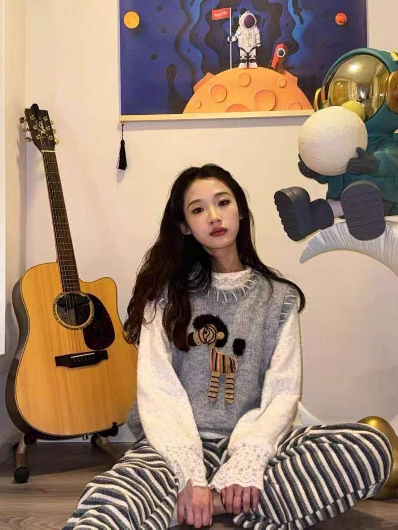Japanese round neck lion head pony plush embroidered knitted vest for women in autumn and winter new fashion sweater vest