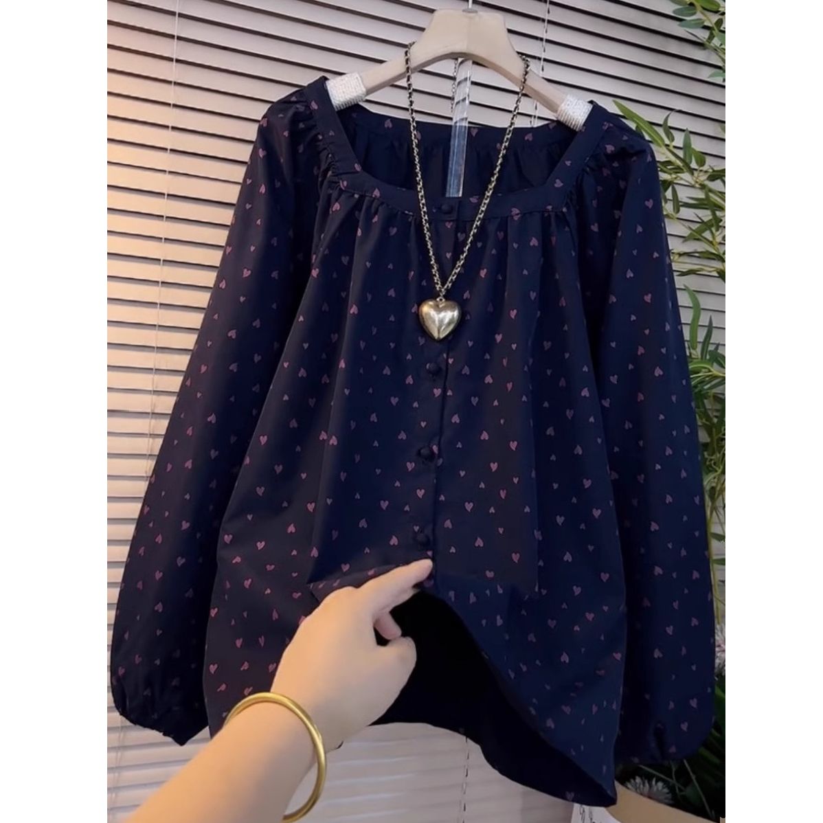 Four-sided digital large-size women's clothing 2025 spring new top for women reduce age and fashionable, covering the belly and making it look slimming and loose