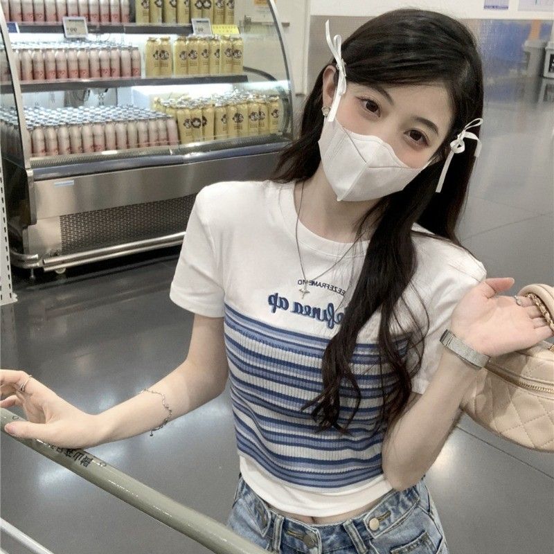 New fake two-piece short-sleeved shoulder T-shirt for women's design niche short high-waisted sweater top for summer