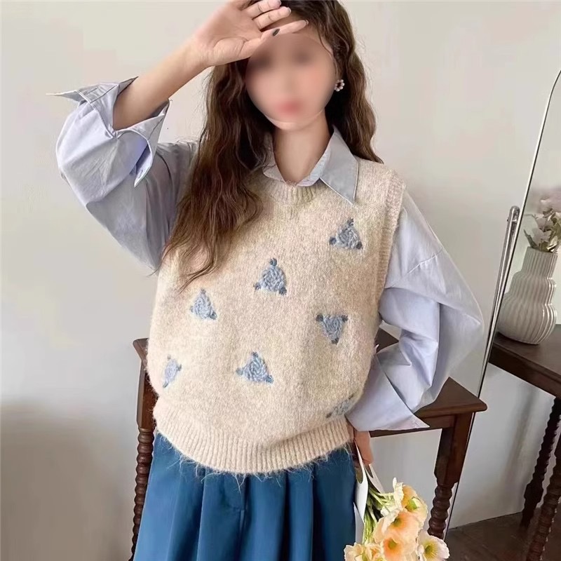 Japanese round neck flower embroidered knitted vest for women new loose sweet lazy style sweater vest