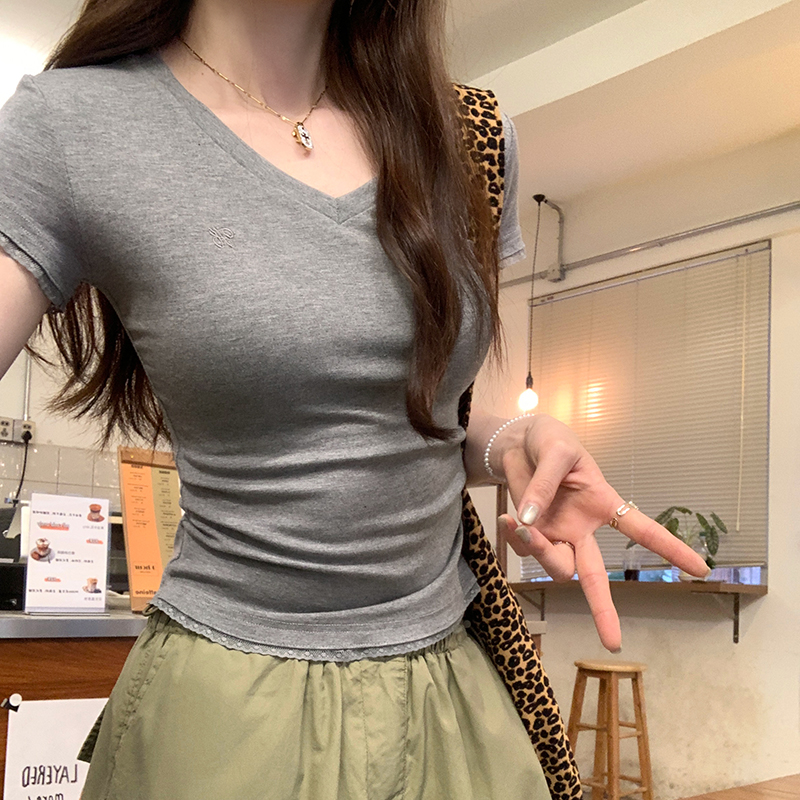 Real photo of white v-neck lace short-sleeved T-shirt for women in spring and summer 2025 new style slim short top