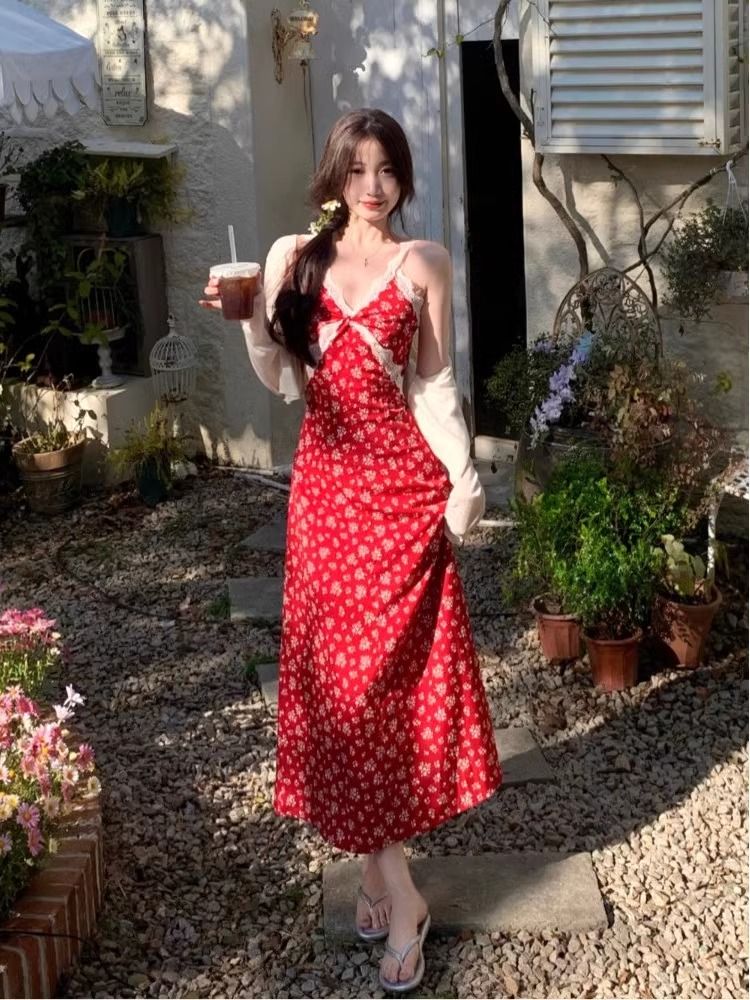 Temperament and fashionable outfits, waist-hugging, slim retro long skirt, small French pure hot girl floral suspender dress