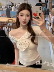 莫代爾人棉波點斜領露肩短袖t恤女夏法式修身顯瘦小個子上衣