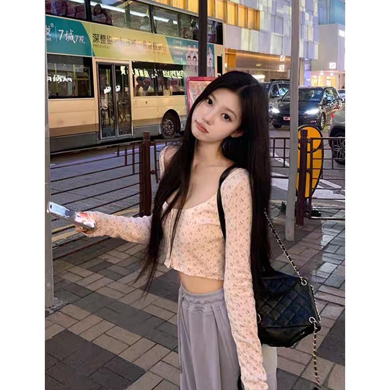 Short floral apricot color small long-sleeved cardigan T-shirt for women in spring and summer sweet hot girl slim and low-collar top