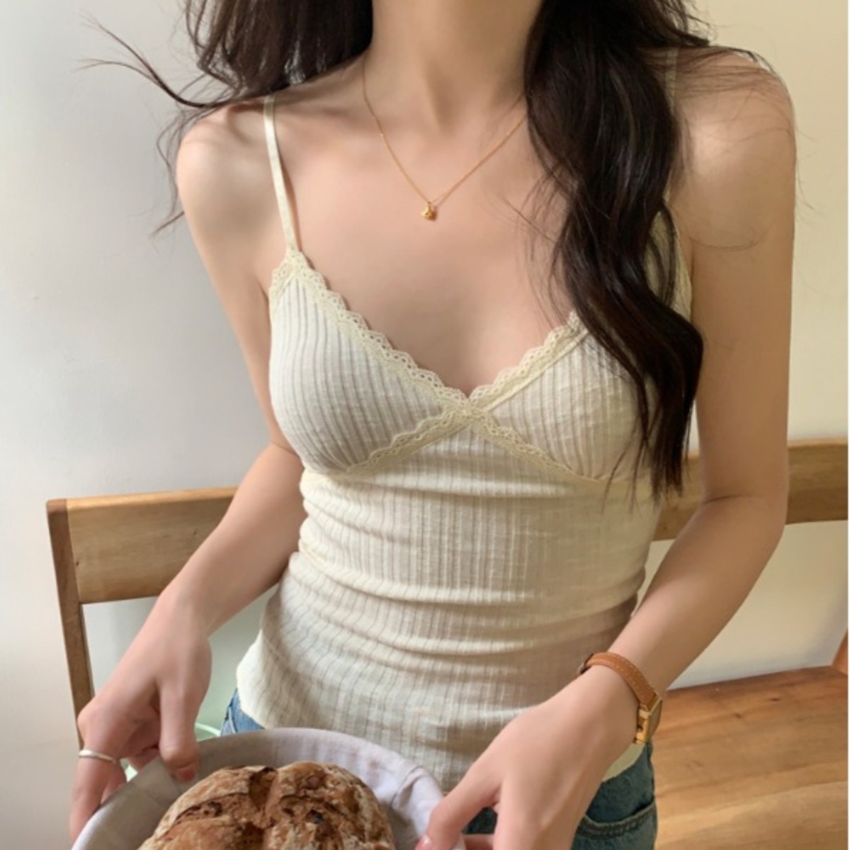 純欲蕾絲V領吊帶背心女夏季2025新款性感ins辣妹外穿無袖短款上衣