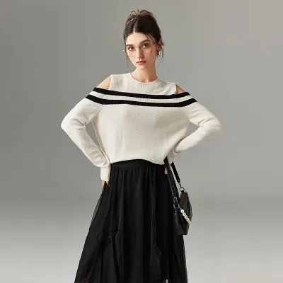 Contrast color round neck off-shoulder long-sleeved sweater for women 2025 new early spring loose small sunscreen top for women