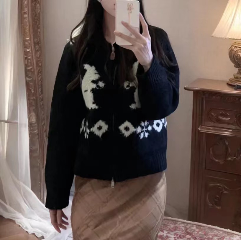 Squirrel short lapel zipper sweater jacket for women in spring chic beauty this year's small knitted cardigan