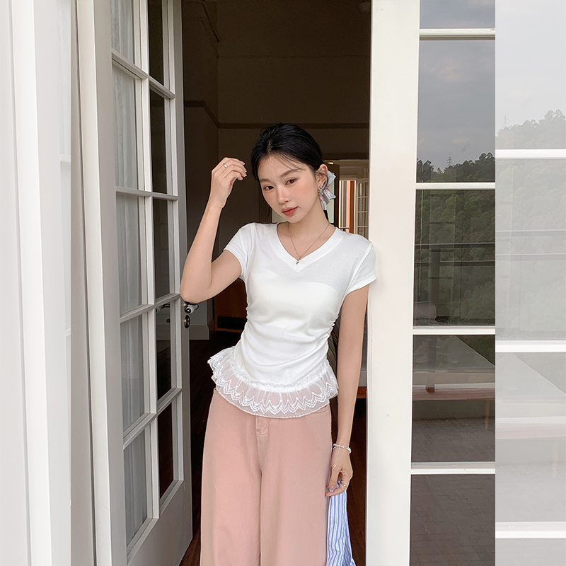 Real shot of V-neck exposing collarbone Korean pure lace splicing versatile short-sleeved summer new beautiful top