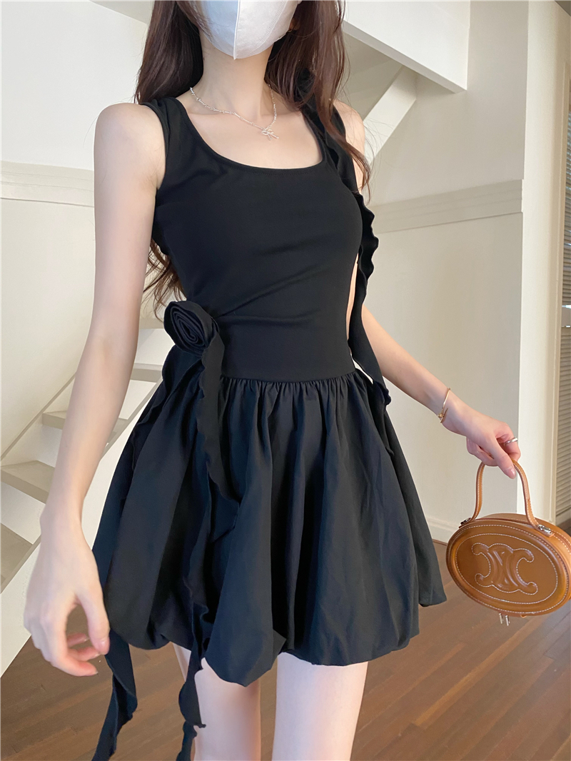 Real-life suspender waist-hugging and slim and sweet age-reducing short skirt for women 2025 spring and summer French flower bud dress