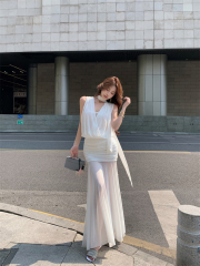 Real shot French elegant temperament celebrity streamer blouse + lace suspender + skirt