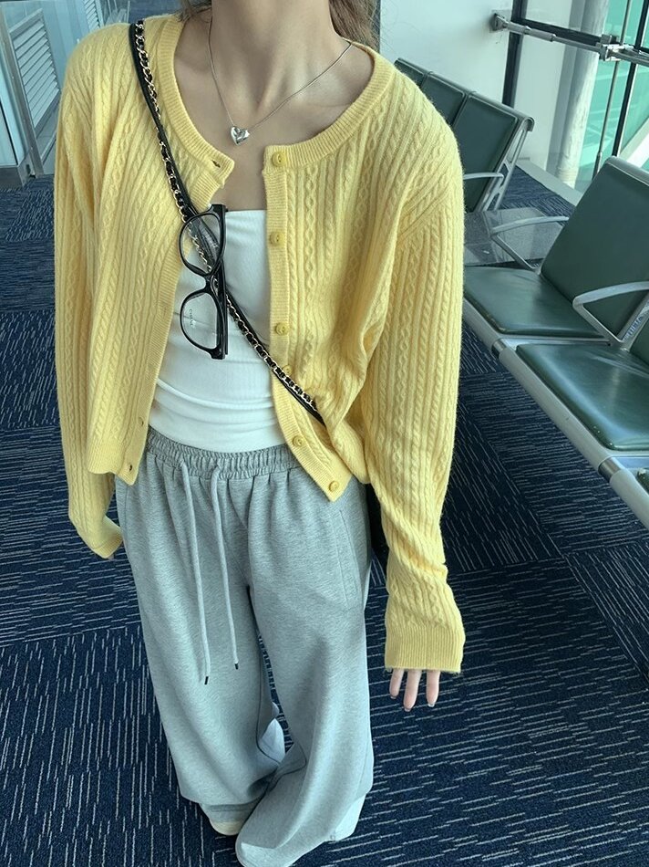 Huanghuangjia Mahua knitted cardigan 2025 new Korean version pit stripe design thin age-reducing jacket for women ins