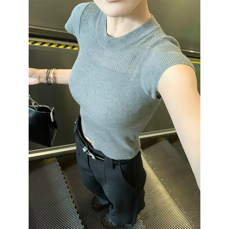 American gray hollow knitted short-sleeved T-shirt for women in summer design niche slim fit and sexy hot girl short top