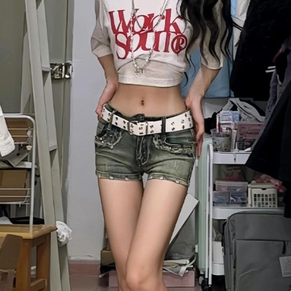 Hot girl rivet low-waist denim shorts for women in summer new sexy outfit, slim and versatile hip-covered hot pants