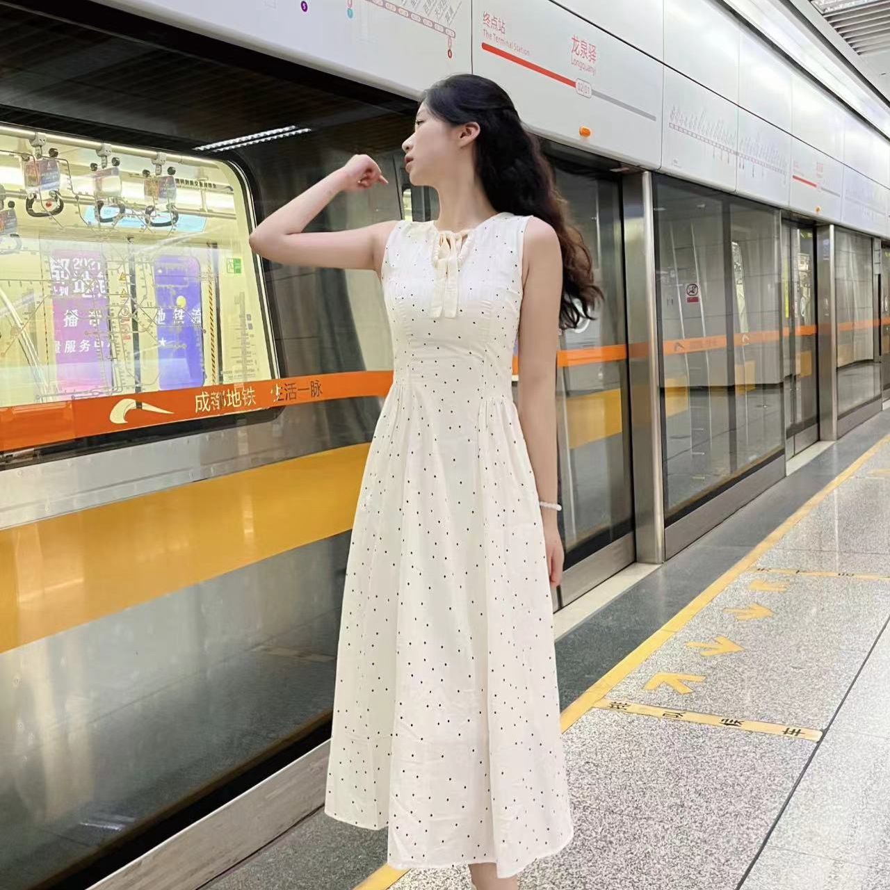Summer French first love sweet milk temperament waist-hugging slim skirt high-end light luxury beige polka dot sleeveless dress for women