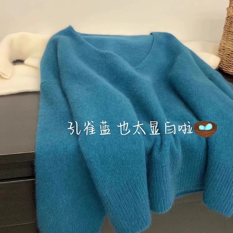Soft and glutinous milk fufu raccoon fluff sweater pullover for women's autumn and winter new loose lazy V-neck sweater underwear top