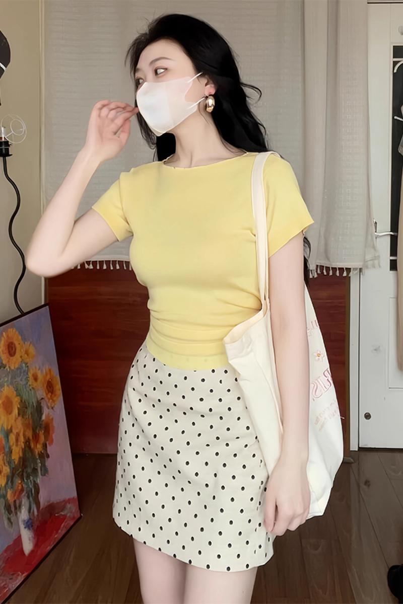 Light yellow short-sleeved T-shirt for women in summer waist-pinching design unique sweet and spicy slim ice silk top