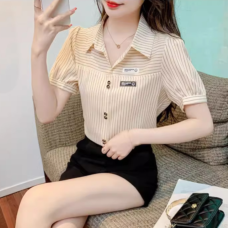 Short-sleeved design niche fashion slim shirt for women loose small temperament hiding women's shirt top trendy
