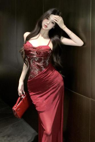 实拍~纯欲性感蕾丝吊带连衣裙夏新款氛围感红色收腰包臀长裙