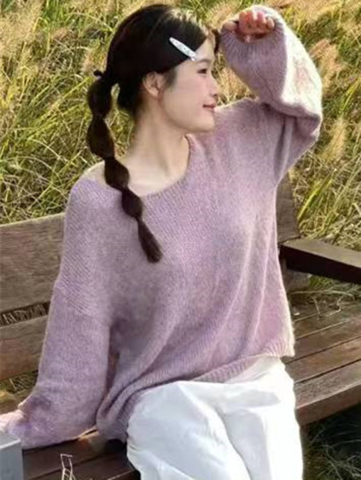 Lazy round neck pullover sweater for women in early spring this year's beautiful Korean style outfits