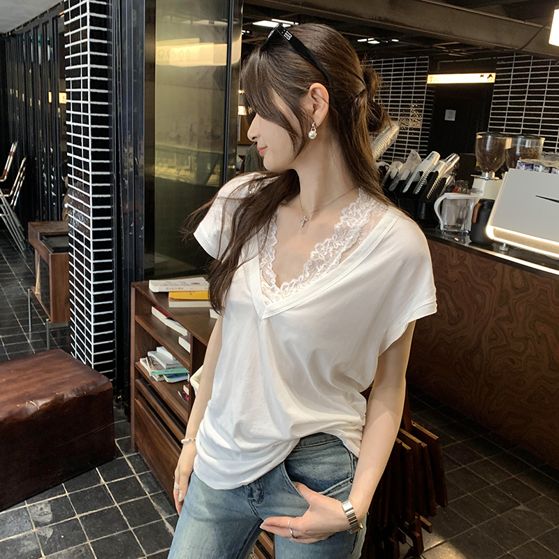 Real photos of deep V-neck sexy hot girl vest sleeveless shirt T-shirt for women's summer new loose and unique top
