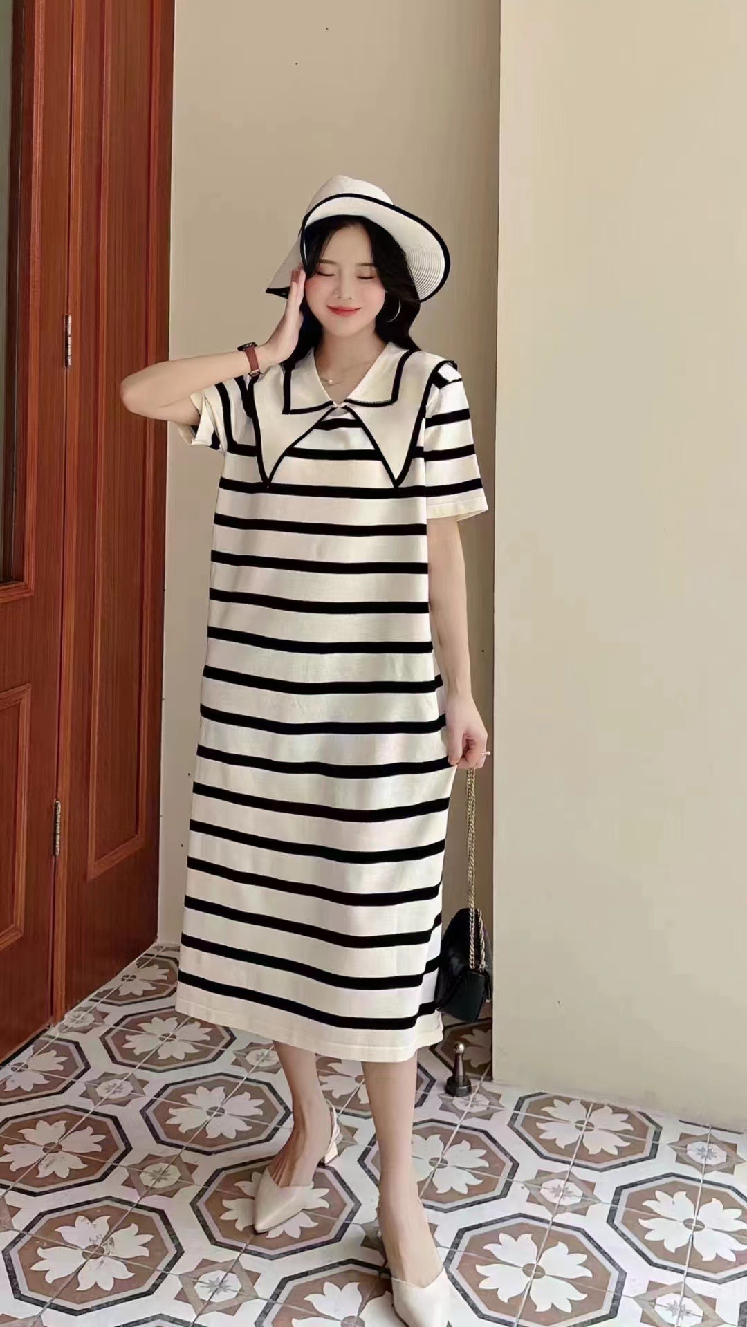 Fashionable pullover casual short-sleeved loose striped black and white knitted dress for women with small fragrance style slim long skirt