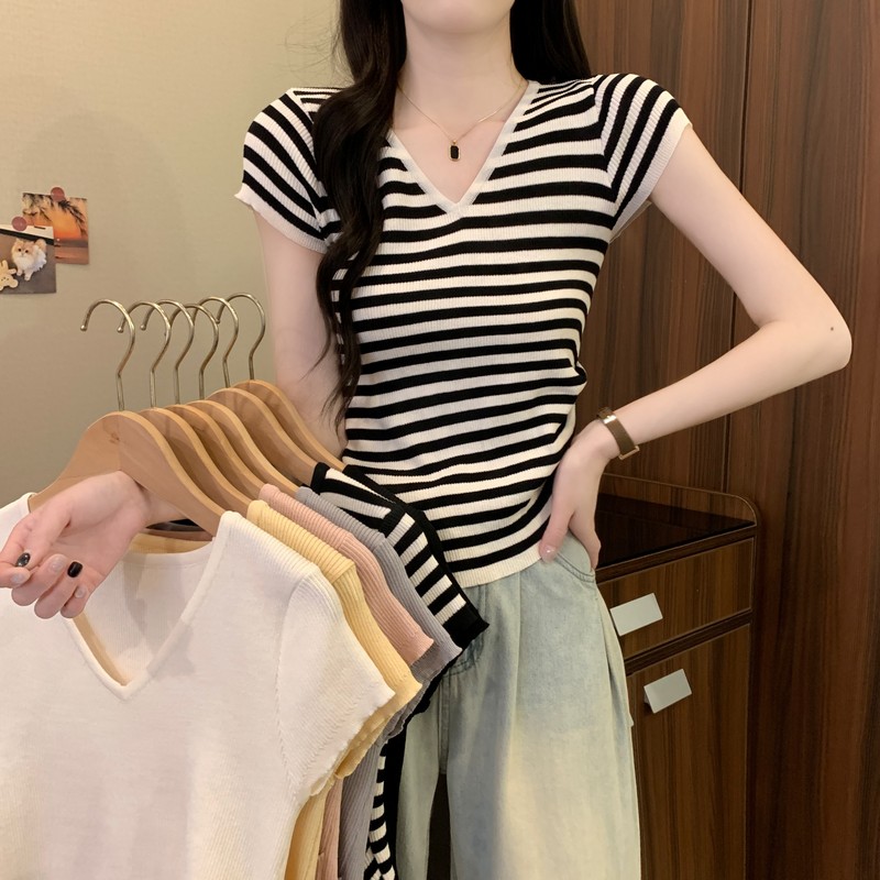 Real shot of new summer design niche v-neck small flying sleeves slim and sexy girl short-sleeved knitted sweater