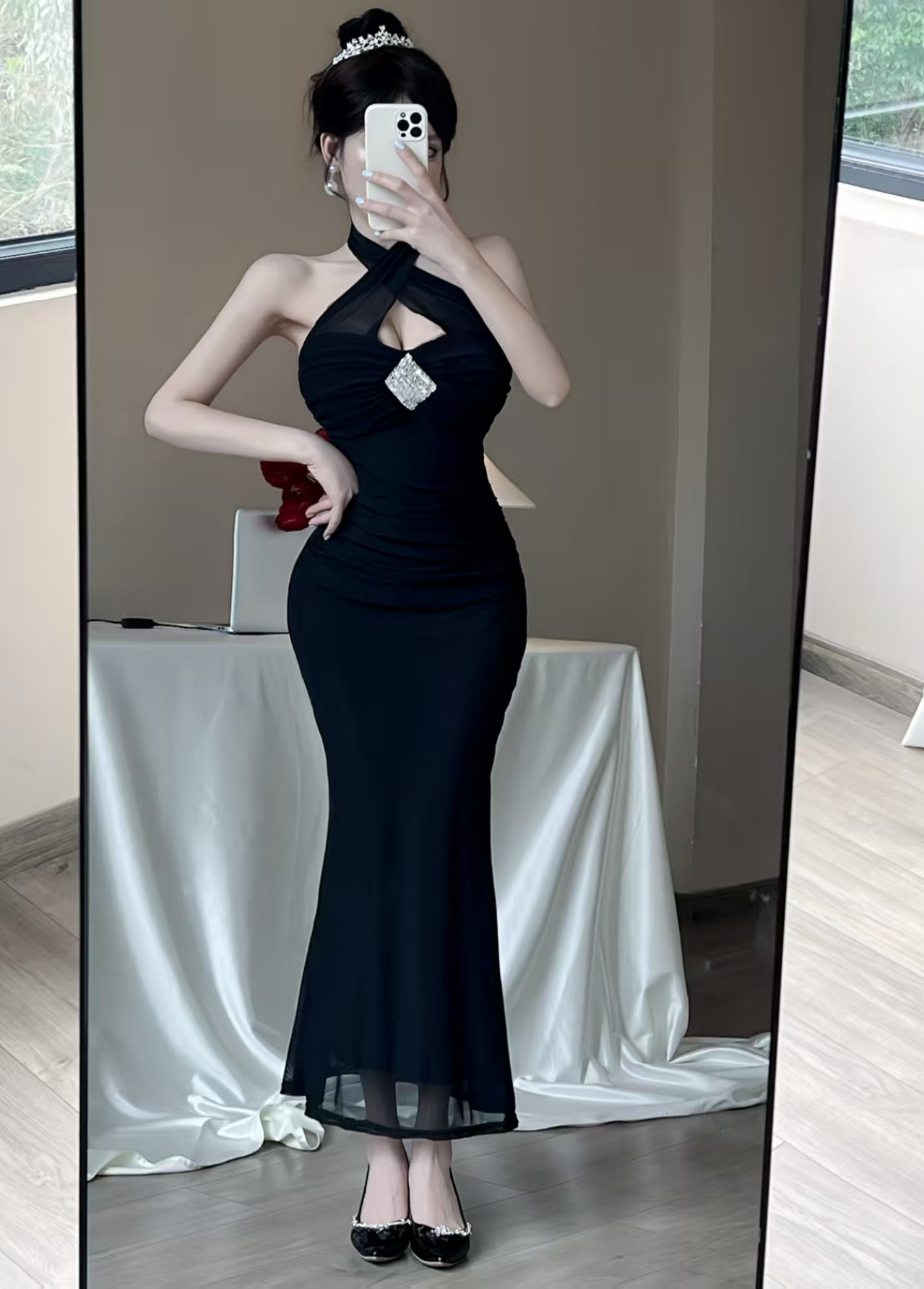 Real photo of hot girls, backless fish tail halter neck slim hip-packing long skirt dress