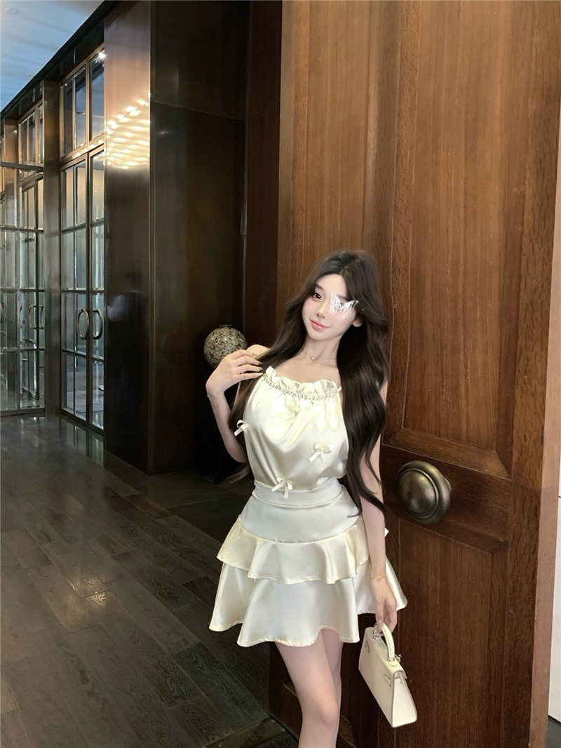 實拍~小眾不撞款鑲鑽蝴蝶結掛脖上衣蛋糕半身裙小洋裝兩件套