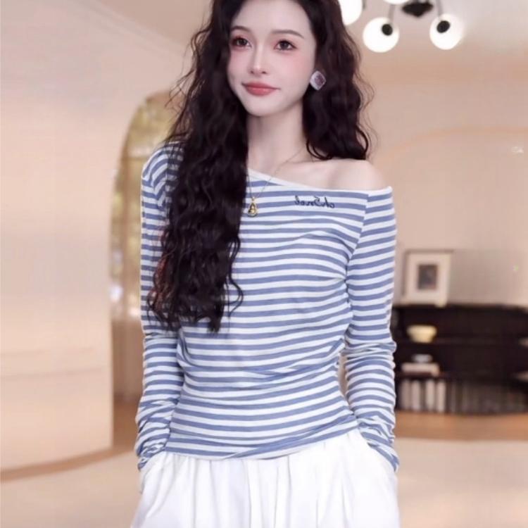 Blue striped slanted shoulder long-sleeved T-shirt for women in spring lazy style base shirt 2025 new Korean top