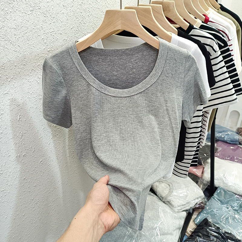 Real shot of cotton ribbed slim short-sleeved T-shirt for women