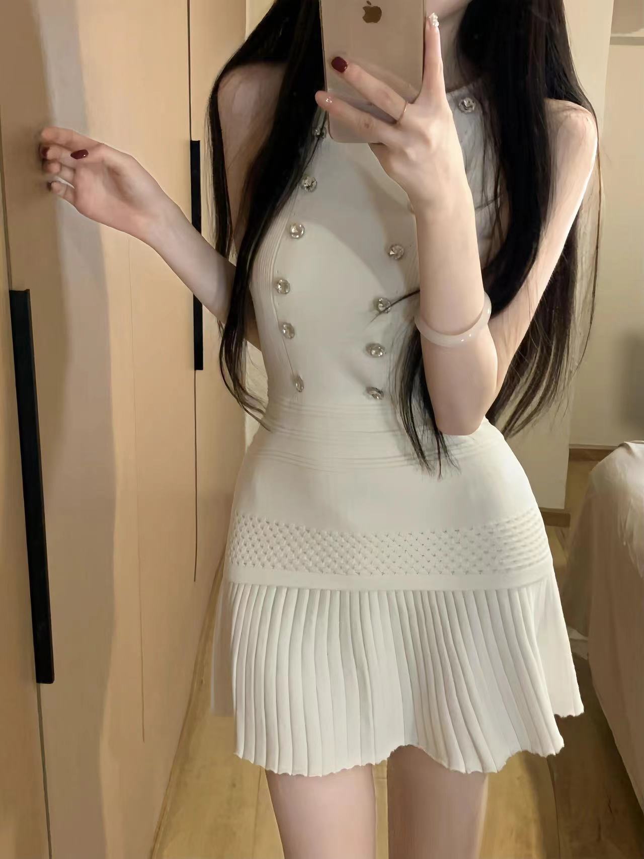 White fashion suit for women 2025 summer heavy industry diamond-inlaid hot girl sleeveless vest high waist slimming half-body pleated skirt