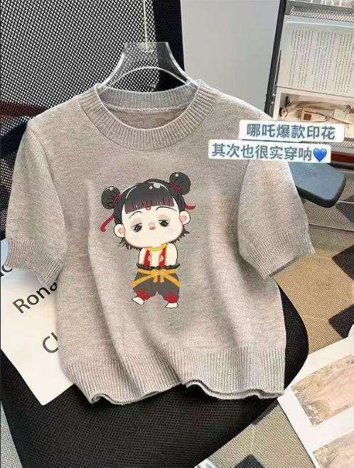 New Nezha Print Design Short Sleeve Knitted Sweater Round Neck Pullover Gray Sweater Top for Spring 2025