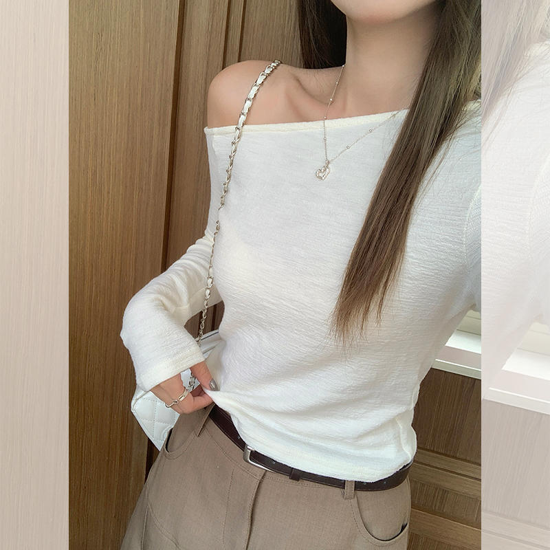 Real-shoulder base shirt with long-sleeved T-shirt for women with slim fit and slim design, slanted shoulder clavicle top