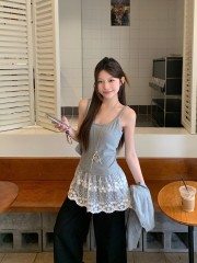 Real shot, sweet and spicy atmosphere layered inside with lace spliced ​​sleeveless base suspender vest + gray shawl