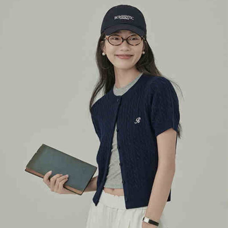 HAVERICE Restaurant, a daughter girl, Korean retro college temperament, age-reducing embroidery, twist knitted short sleeves