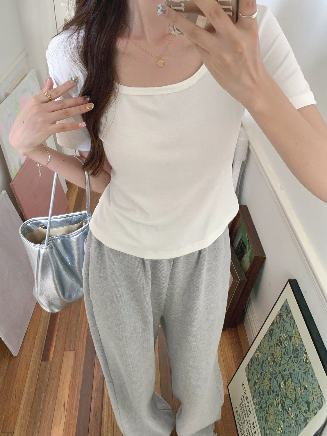 Model real shot of square collar straight shoulder slim white short-sleeved women in summer pure sweet and spicy irregular hem T-shirt
