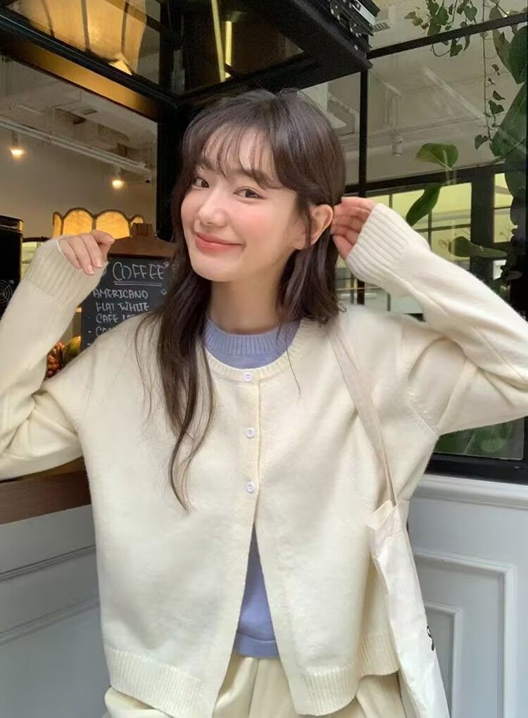 Contrasting color fake two-piece round neck knitted cardigan for women's spring new small loose slim temperament top