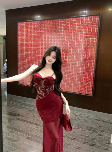 实拍~纯欲性感蕾丝吊带连衣裙夏新款氛围感红色收腰包臀长裙